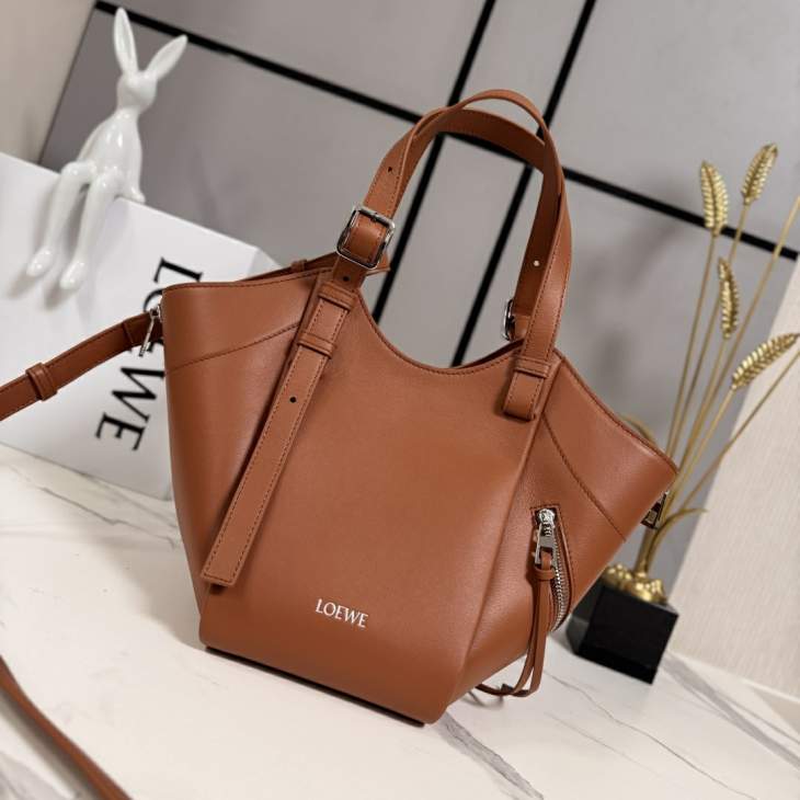 Picture of Loewe Handbags _SKUfw239913764fw